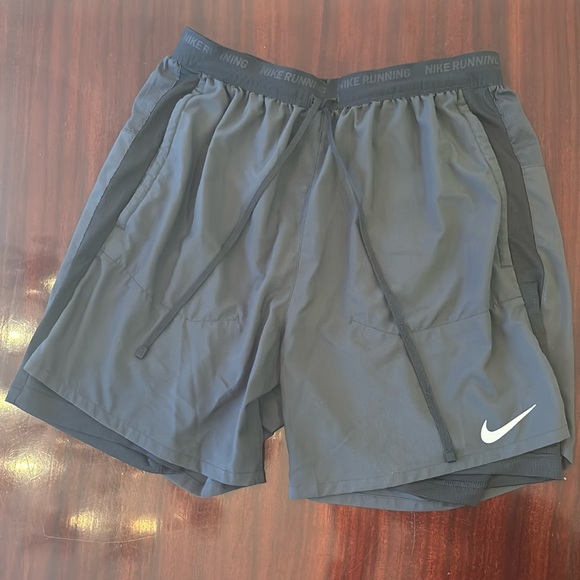 Nike Dri-FIT Stride Men's lined Running Shorts Black Medium - barely Worn! - Picture 1 of 7
